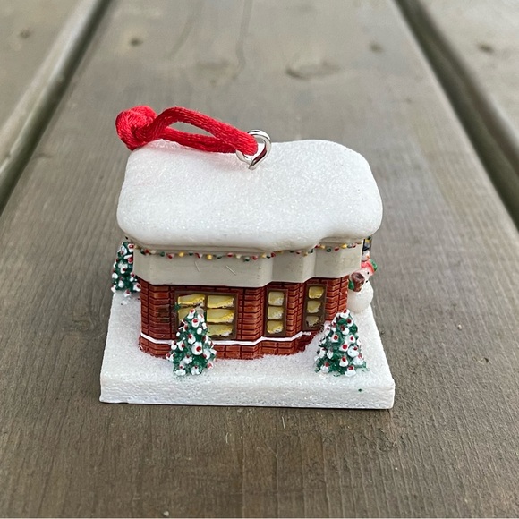 Tim Hortons 2012 Cafe & Bake Store Annual Christmas Tree Ornament - Picture 5 of 8